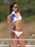 0429-kate-middleton-bikini-10-435x580.jpg