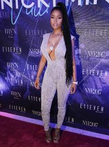 Nicki Minaj celebrates New Year in Miami 2017 (7).jpg