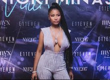 Nicki Minaj celebrates New Year in Miami 2017 (8).jpg