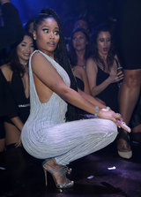 Nicki Minaj celebrates New Year in Miami 2017 (12).jpg