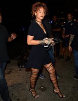 Rihanna Pics & Gifs (49).jpg