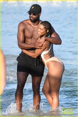 gabrielle-union-dwyane-wade-get-playful-bare-hot-bodies-10.jpg