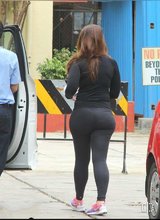 kareena-thick-ass-v0-w99mzkf0xd1b1.jpg