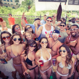 6-johnny-manziel-and-gronk-with-hot-pool-chicks-in-vegas-memorial-day-weekend.png