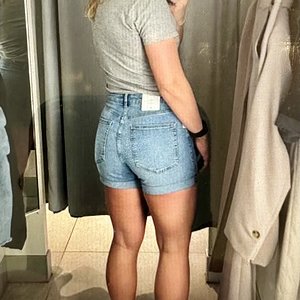 She love to suck a bbc in a changing room